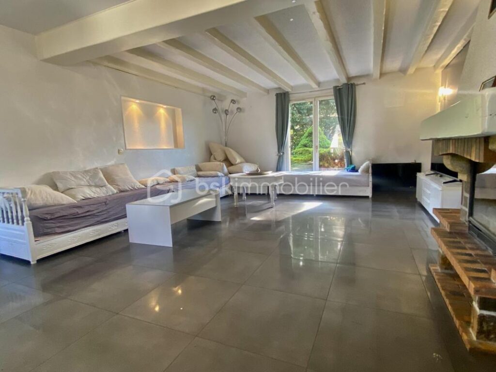 MONTFERMEIL QUARTIER DU MOULIN – 8 pièces – 6 chambres – 150 m²