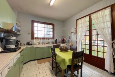 Maison avec 4 chambres + une piscine couverte + un garage de 110m2 !!! De l&rsquo;espace, du calme et de l&rsquo;authenticité !!!! – 8 pièces – 4 chambres – 248 m²