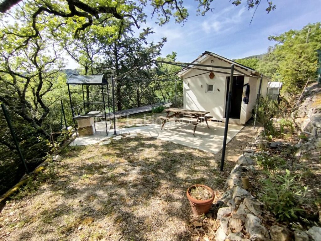 🌿 Coin de nature avec mobil-home aménagé sur terrain de 3 597 m², calme absolu 🌿 – NR pièces – NR chambres – 3597 m²