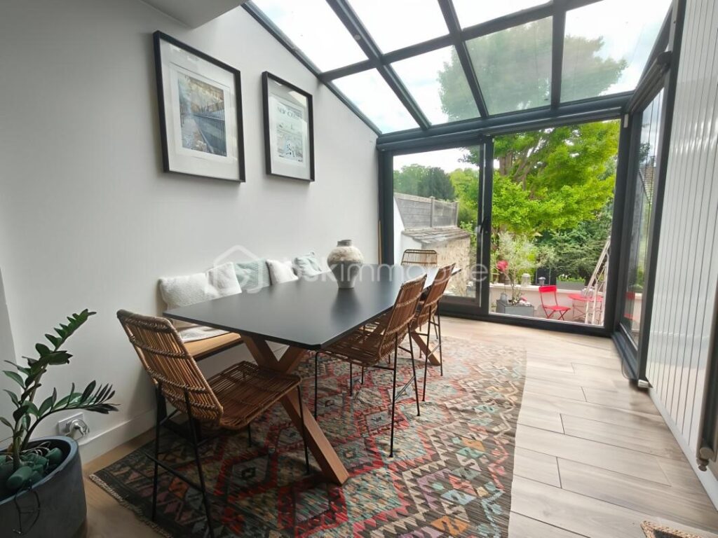 Charmante maison au coeur du village avec jardin – 6 pièces – 4 chambres – 142 m²