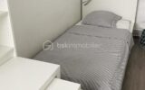 Chambre de service avec vue sur toits de Paris – PARIS 8 – 1 pièce – 1 chambre – 7 m²