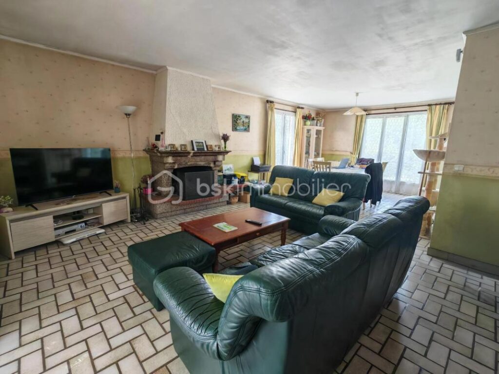 Maison familiale 5 pièces sur 3 niveaux – 137 m² – total surface au sol 250 m2 – Terrain 616m2 – Osny (95) – 5 pièces – 4 chambres – 137 m²