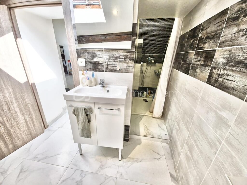 Duplex pour investissement locatif- T3 de 53m2 vendu loué ( bail meublé de 1 an) – 3 pièces – 2 chambres – 53 m²