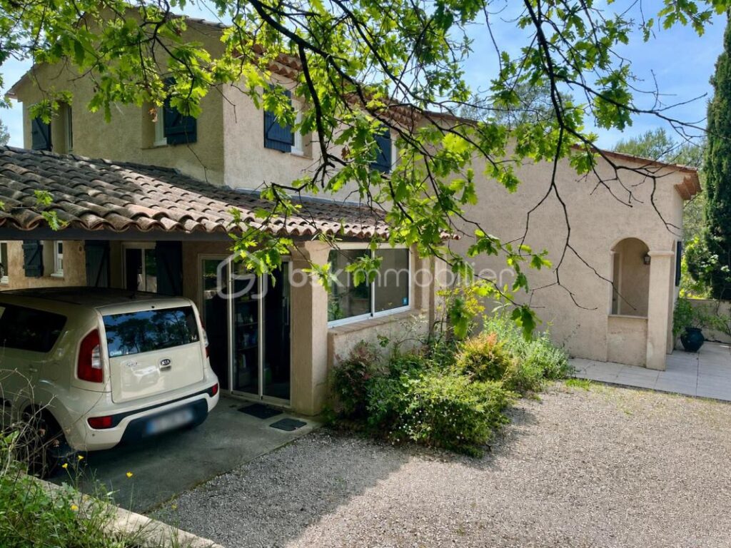 La villa d’architecte T10 – SAINT PAUL En FORET (83440) – 282 m2 – 10 pièces – 8 chambres – 282 m²