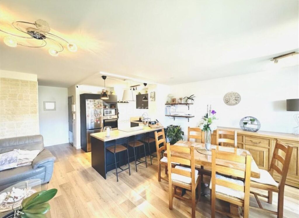 Appartement T4 de 78 m2 avec place de parking – Marseille 12 e – 4 pièces – 3 chambres – 77 m²