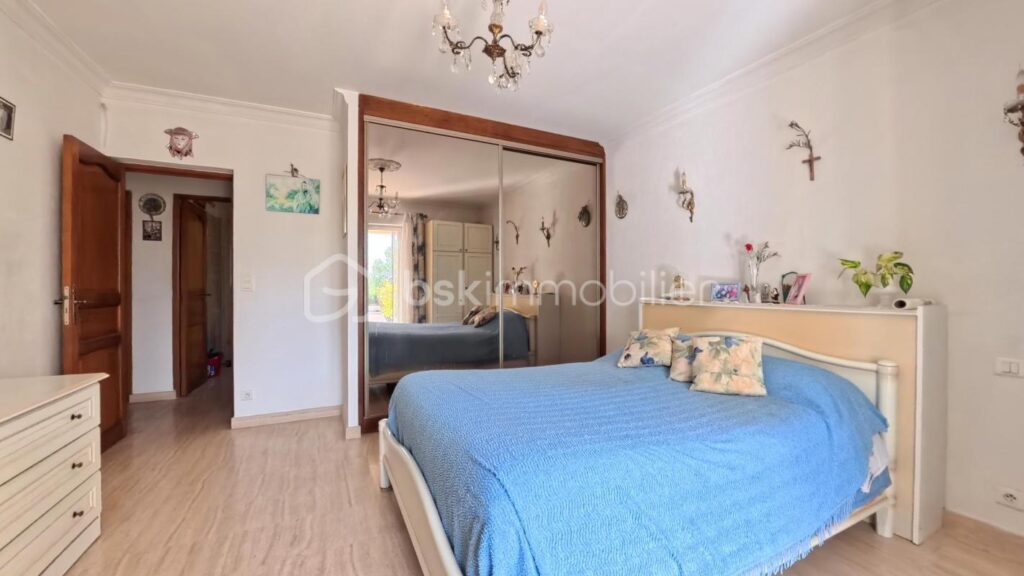 Lauris – Propriété de caractère avec vue panoramique au pied du Luberon – 8 pièces – 5 chambres – 150 m²