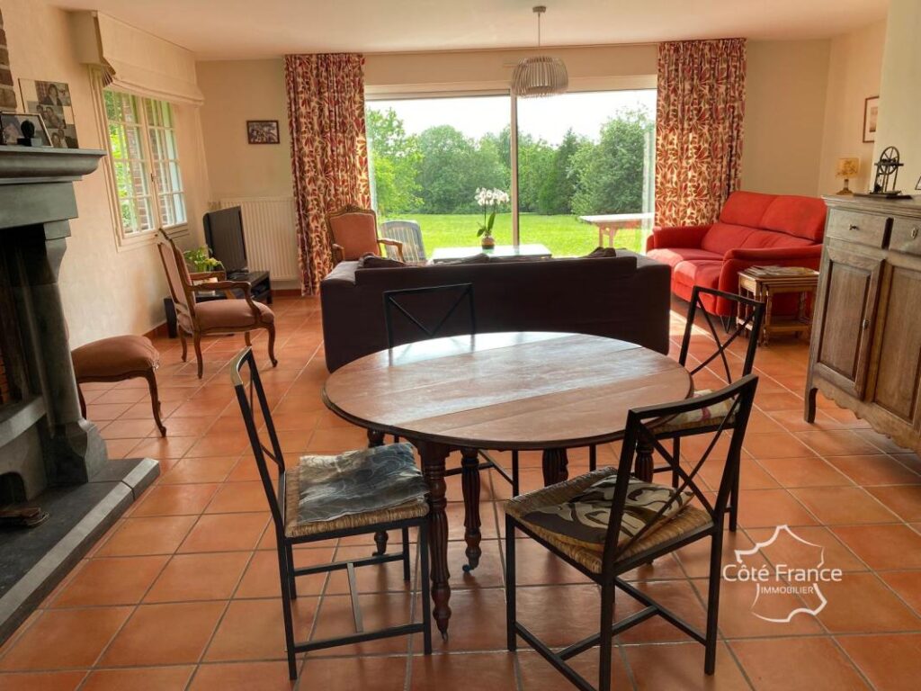 Villa dans un parc paysagé – 7 pièces – 5 chambres – 180 m²