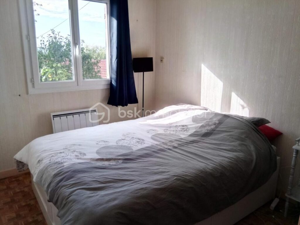 AU CALME ENTOURÉ DE VERDURE PROCHE DE NOYERS BOURGOGNE 89 – 4 pièces – 3 chambres – 77 m²