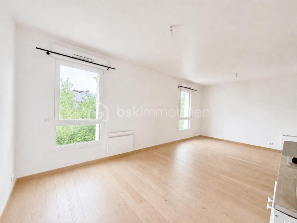 GRAND STUDIO IDEALEMENT SITUE VENDU LIBRE – 1 pièce – NR chambres – 33 m²