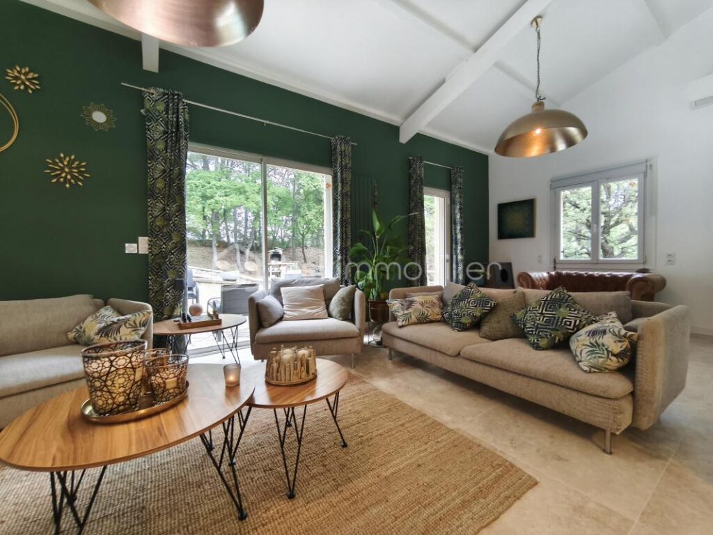 Maison 230 m² 3 appartements , 1 T4, 1 T2, 1 studio sur 3500 m² de terrain – 8 pièces – 5 chambres – 250 m²