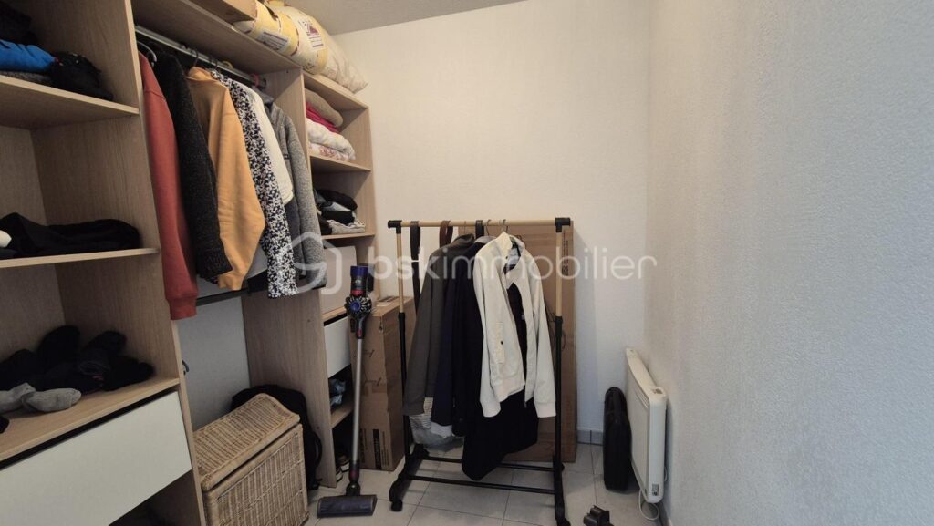 A VENDRE APPARTEMENT T2 CABINE DE 44M² A SAINT CYPRIEN – COTE VILLAGE – EN IMPASSE – TERRASSE – PARKIG PRIVE – LIBRE DE TOUTE OCCUPATION – VUE DEGAGEE – 2 pièces – 1 chambre – 44 m²