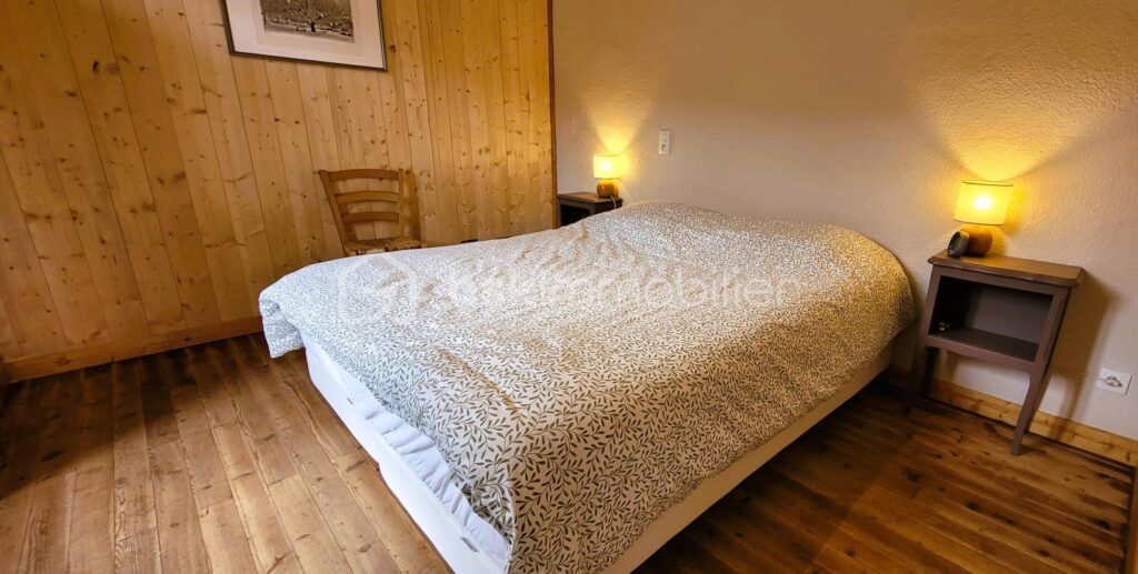 🏡🏔️ MAISON AVEC STUDIO INDÉPENDANT – VILLAGE D’ALLOS – VUE MONTAGNES – 6 pièces – 3 chambres – 108 m²