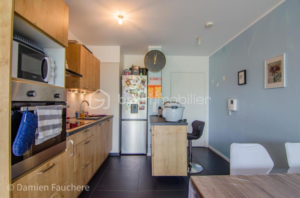 Appartement F2 lumineux – 2014 – Dernier étage avec balcon et parking sécurisé – 2 pièces – 1 chambre – 41 m²