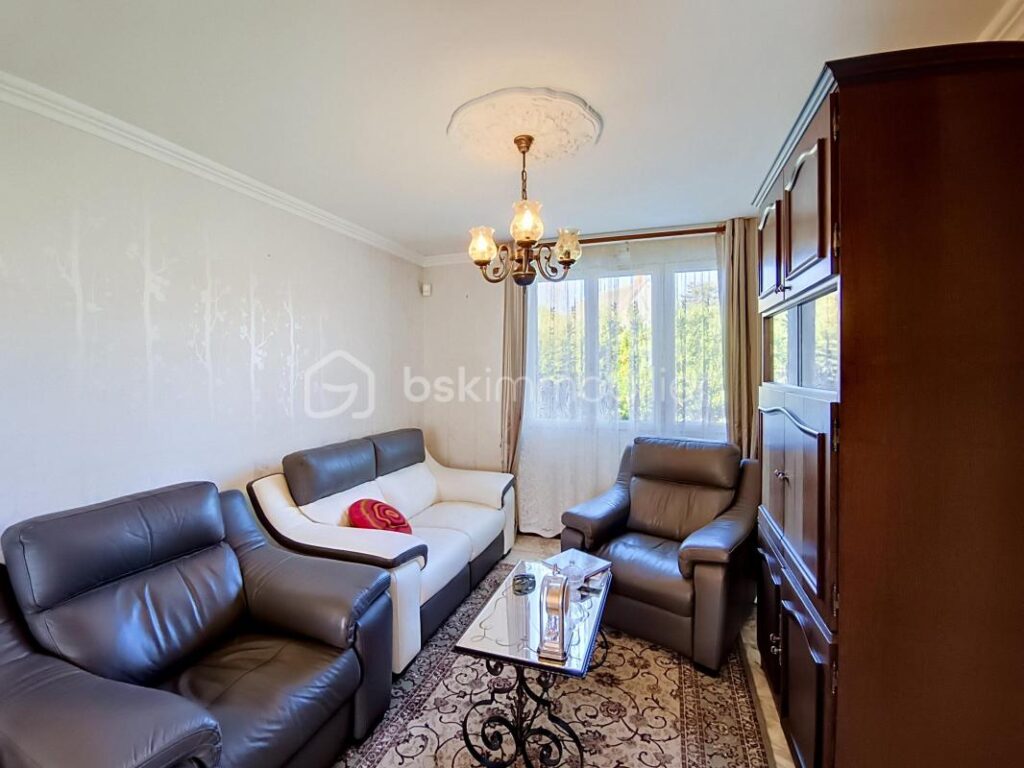 Maison familiale avec sous-sol total – Secteur calme et recherché de Louvres – 7 pièces – 4 chambres – 132 m²