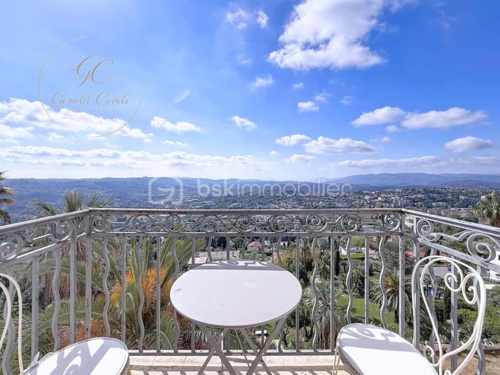 APPARTEMENT 3 PIECES DE 103 M² AVEC UNE VUE SPECTACULAIRE MER SITUE A GRASSE – 3 pièces – 2 chambres – 103 m²