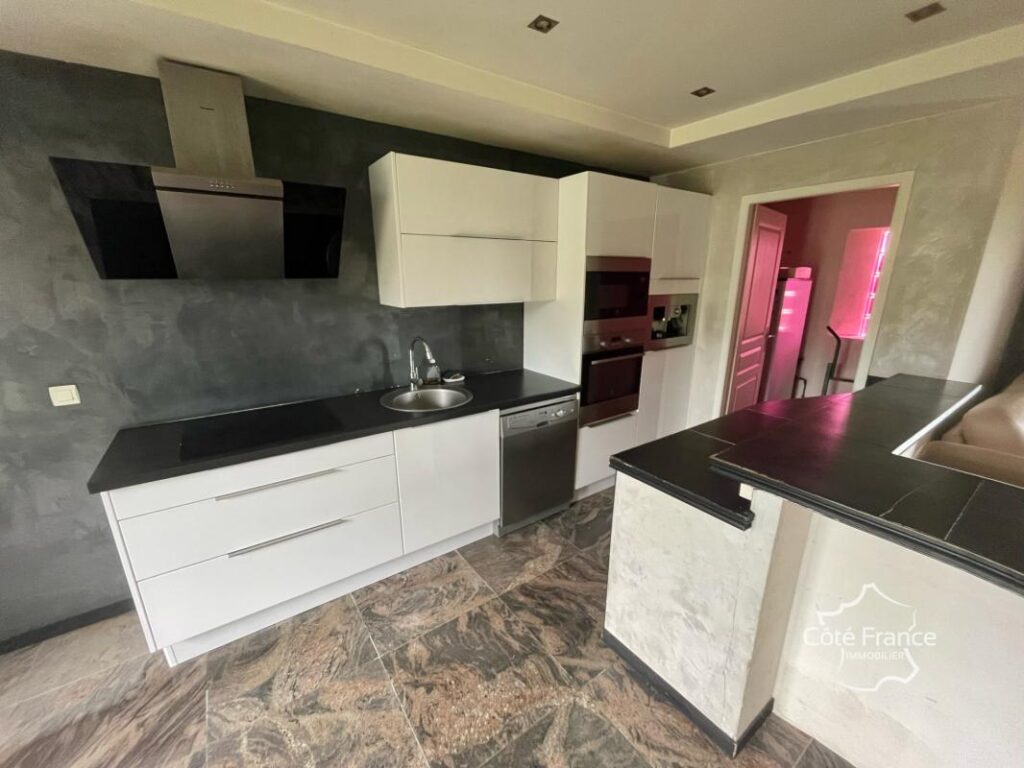 charmante maison de 88m2 sur plus d&rsquo;un hectare de terrain co – 4 pièces – 3 chambres – 88 m²