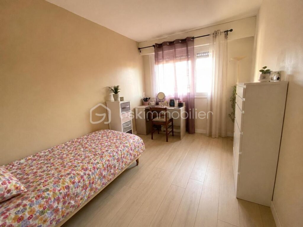 Magnifique 4 pièces très lumineux avec balcon et belle vue dégagée – Résidence en cours de rénovation énergétique – 5 pièces – 3 chambres – 84 m²