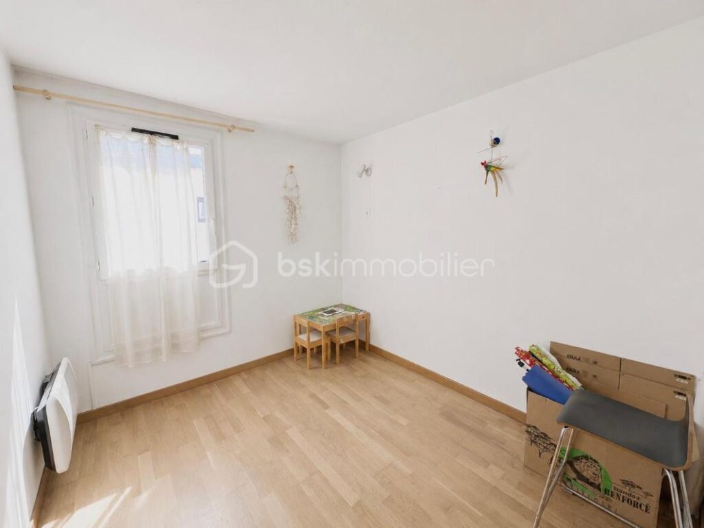 MOUANS-SARTOUX – APPARTEMENT 3 PCES – 62M² – PARKING – CALME – 5 MIN DU CENTRE A PIED – 3 pièces – 2 chambres – 62 m²