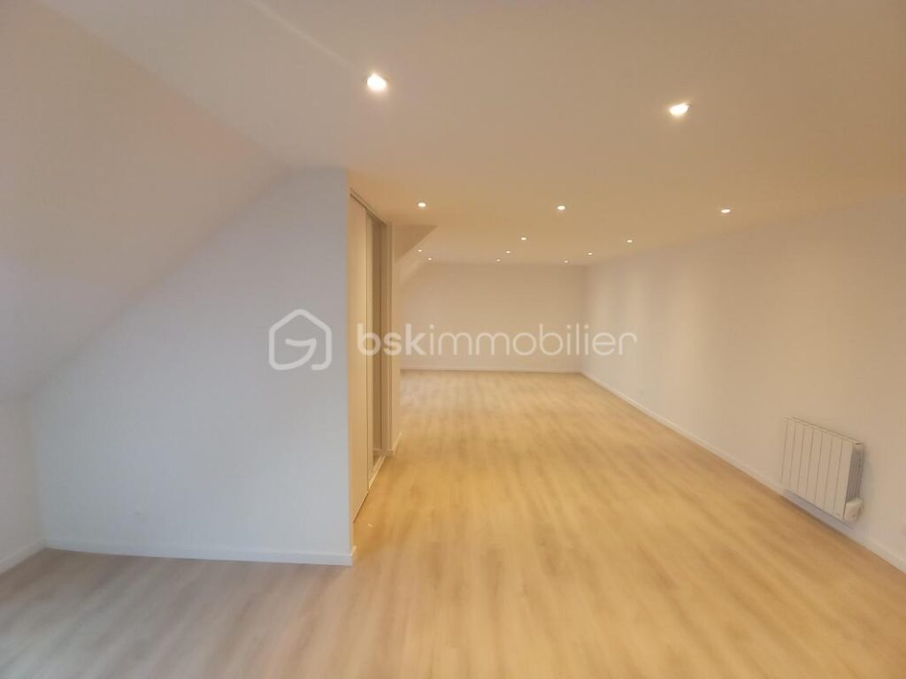 SUPERBE APPARTEMENT T5 DUPLEX AVEC 3 CH.+ 2 SDB+ GRAND JARDIN, EN DERNIER ETAGE DE 2024 – 5 pièces – 3 chambres – 129 m²