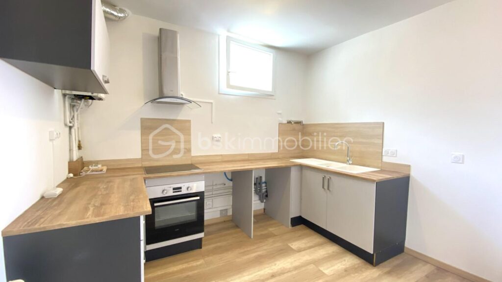Appartement T4 rénové – 78 m² – Dernier étage – Proximité immédiate centre-ville Saint-Affrique – 4 pièces – 3 chambres – 78 m²