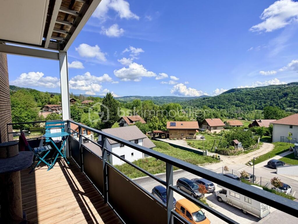 Studio avec cave et 2 places de stationnement entièrement rénové à Saint-Martin-Bellevue – 1 pièce – NR chambres – 24 m²