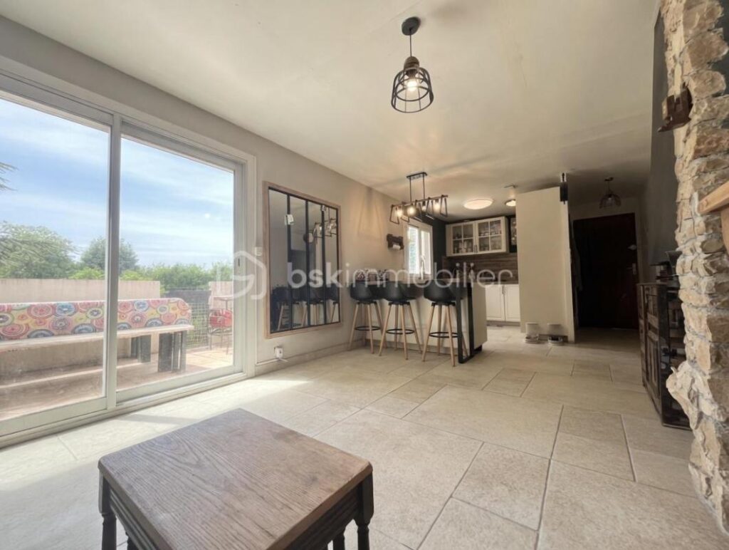 Villa T3 de 63 m2 pleine de potentiel – Saint-Paul-en-Forêt – Terrain de 2000 m2 – 3 pièces – 2 chambres – 63 m²