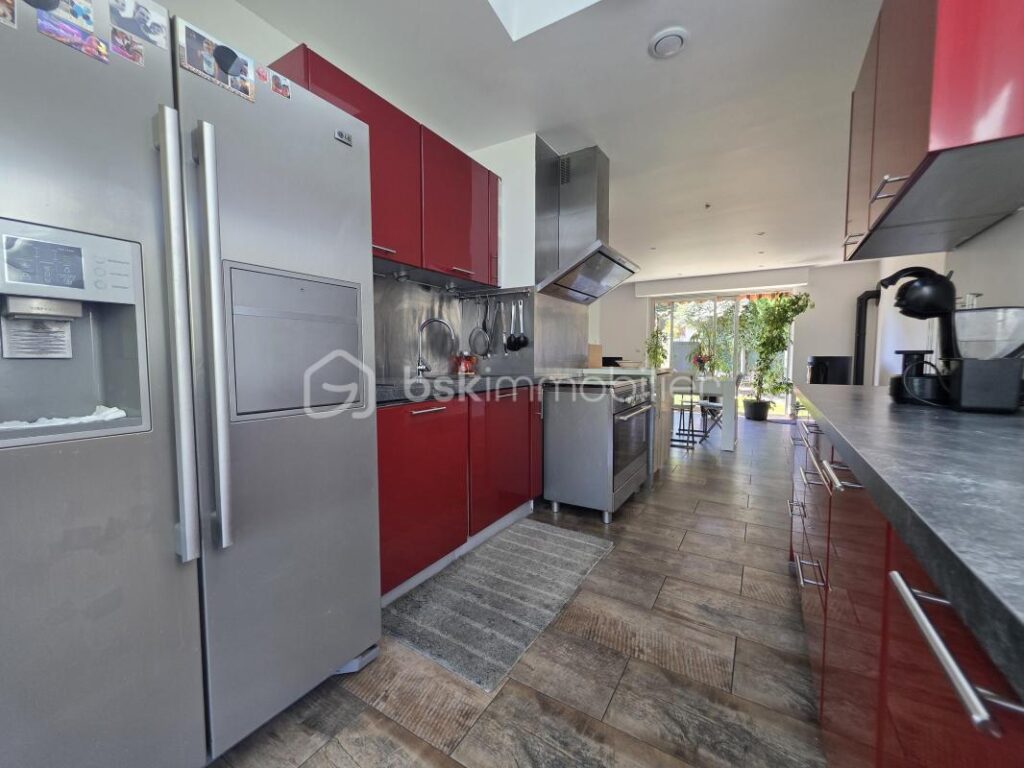 Pavillon de plain pied avec sous sol – 4 pièces – 2 chambres – 90 m²