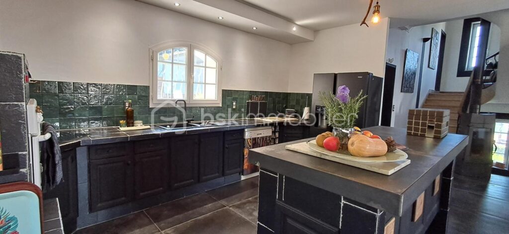 Elégante demeure de charme, aux pieds ces Cévennes, avec piscine et vue dégagée – 7 pièces – 6 chambres – 230 m²