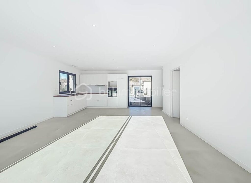 *** VILLA CONTEMPORAINE DE 130M2 AVEC GARAGE ET PISCINE – ARPAILLARGUES ET AUREILLAC *** – 5 pièces – 4 chambres – 120 m²