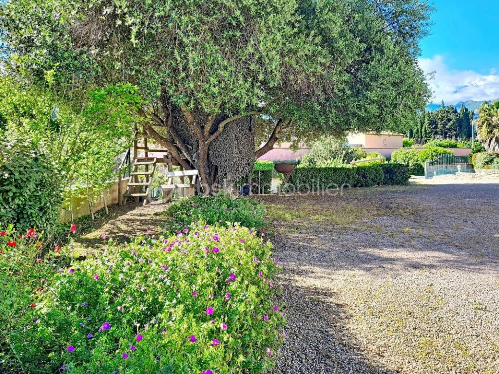 VILLA 4 FACES – VUE SUR LE CANIGOU – 4 CHAMBRES – PISCINE – GARAGE – 6 pièces – 4 chambres – 155 m²