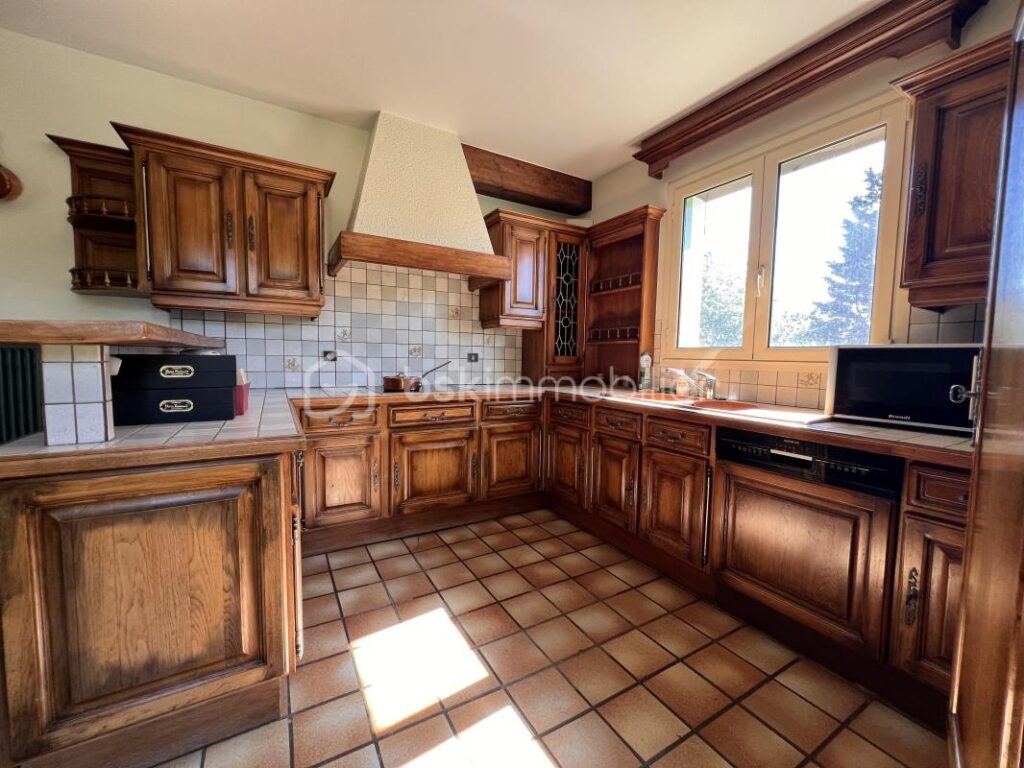 Magnifique maison 180 m2 de caractère, 5 chambres avec piscine sur terrain arboré de 6 000 m² – 7 pièces – 5 chambres – 180 m²