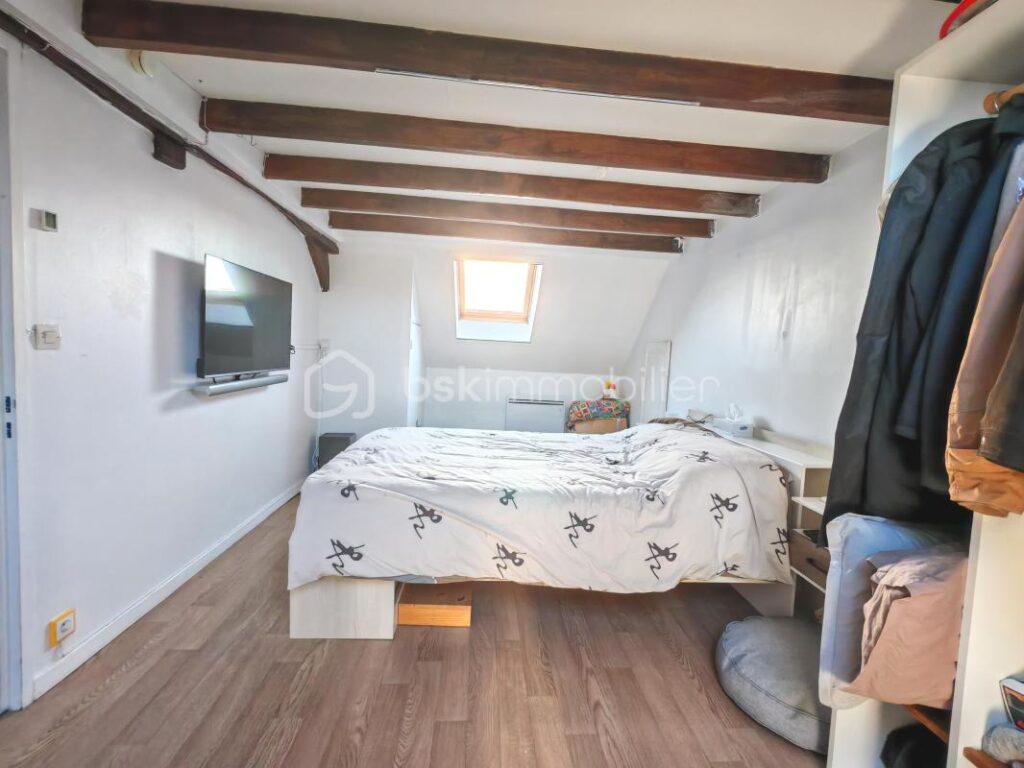 DUPLEX DE CHARME EN HYPERCENTRE – VUE TOITS & CACHET DE L’ANCIEN – 4 pièces – 2 chambres – 69 m²