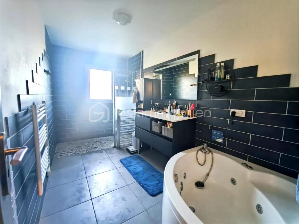 Plain-pied lumineux avec vue dégagée – laissez-vous séduire – 6 pièces – 3 chambres – 116 m²