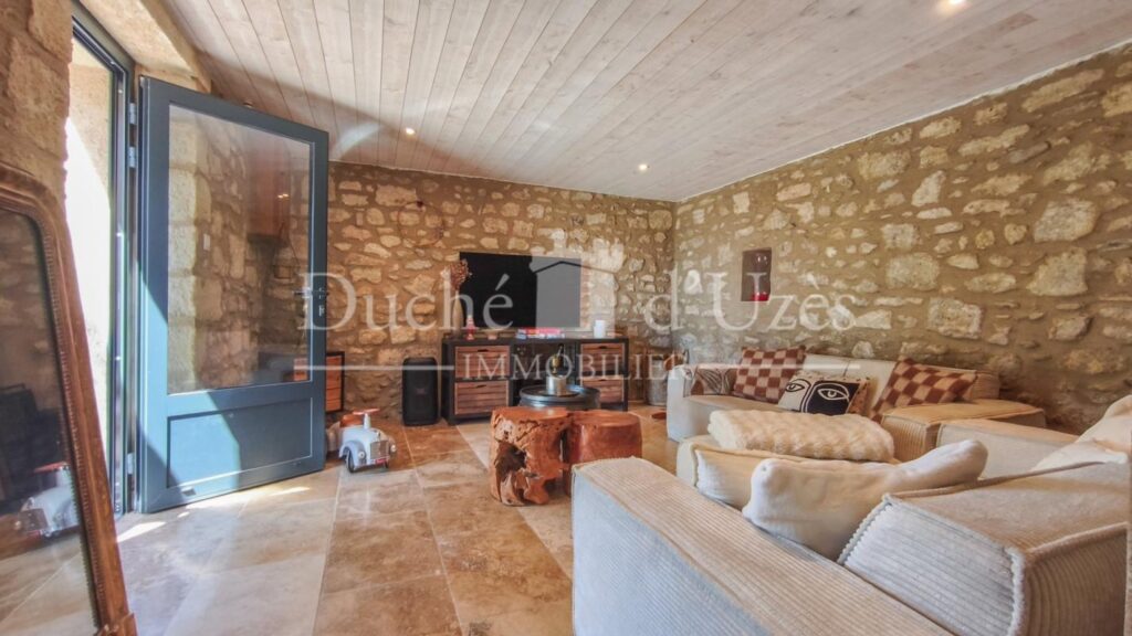 Maison – 9 pièces – 4 chambres – 200 m²