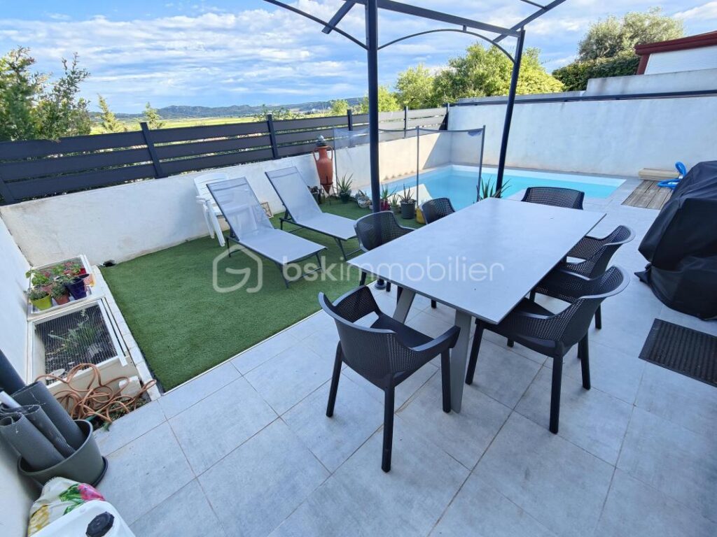 MONTREDON DES CORBIÈRES – VILLA R+1 – 120m² habitable – 3 CHAMBRES – DRESSING – CLIMATISATION RÉVERSIBLE – GARAGE – PISCINE EN DUR – VUE EXCEPTIONNELLE – 4 pièces – 3 chambres – 120 m²