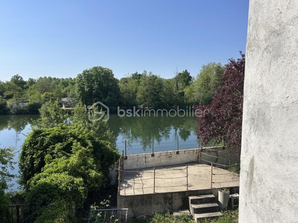 Maison de 130m2 – 3 chambres – Jardin avec vu sur l&rsquo;Yonne – 7 pièces – 3 chambres – 130 m²