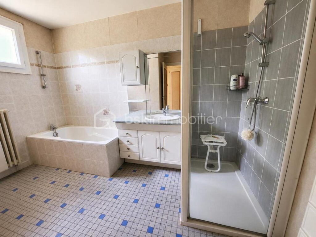 Pavillon de plain-pied – 105 m² habitables – beau potentiel d’aménagement – 4 pièces – 2 chambres – 105 m²