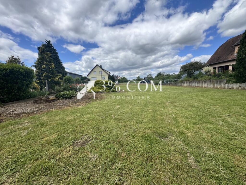 3%COM Très beau terrain constructible 9 ares – NR pièces – NR chambres – 912 m²