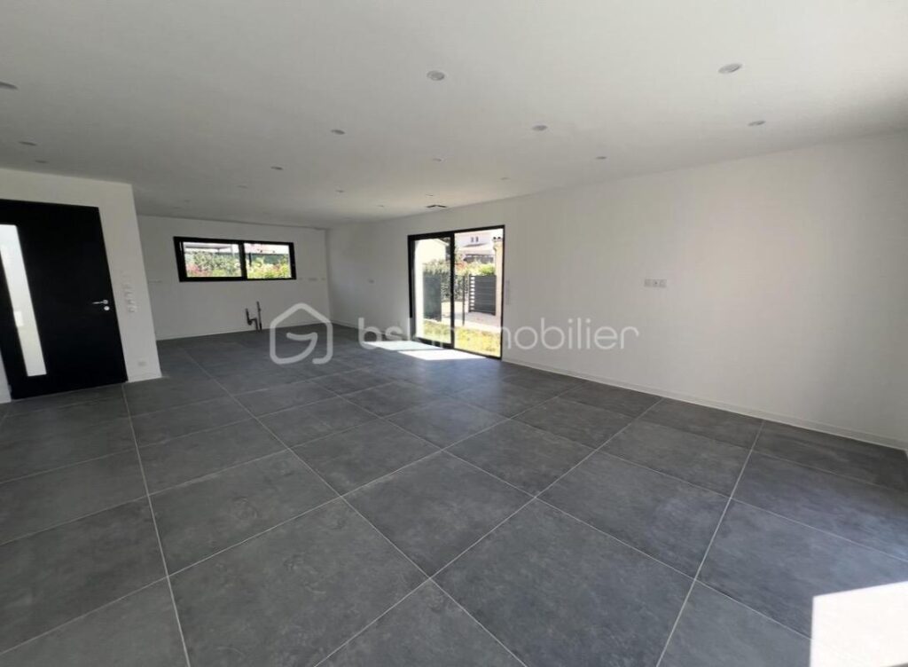 Magnifique villa contemporaine avec piscine – 6 pièces – 5 chambres – 150 m²