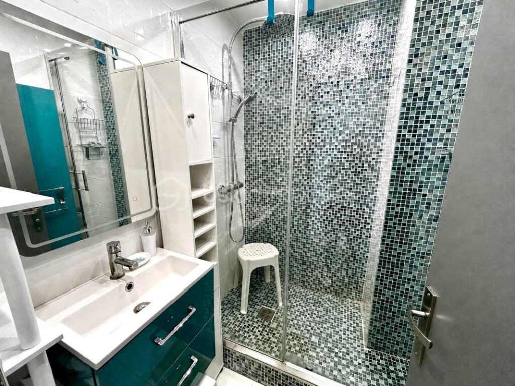 Appartement lumineux traversant entièrement rénové – Vue étang- Parking – Cave – 3 pièces – 2 chambres – 52 m²