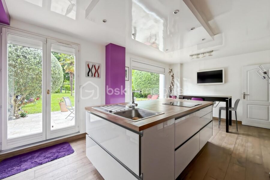 Maison à vendre à Saint germain les corbeil — Vue parc & jardin — photo 6