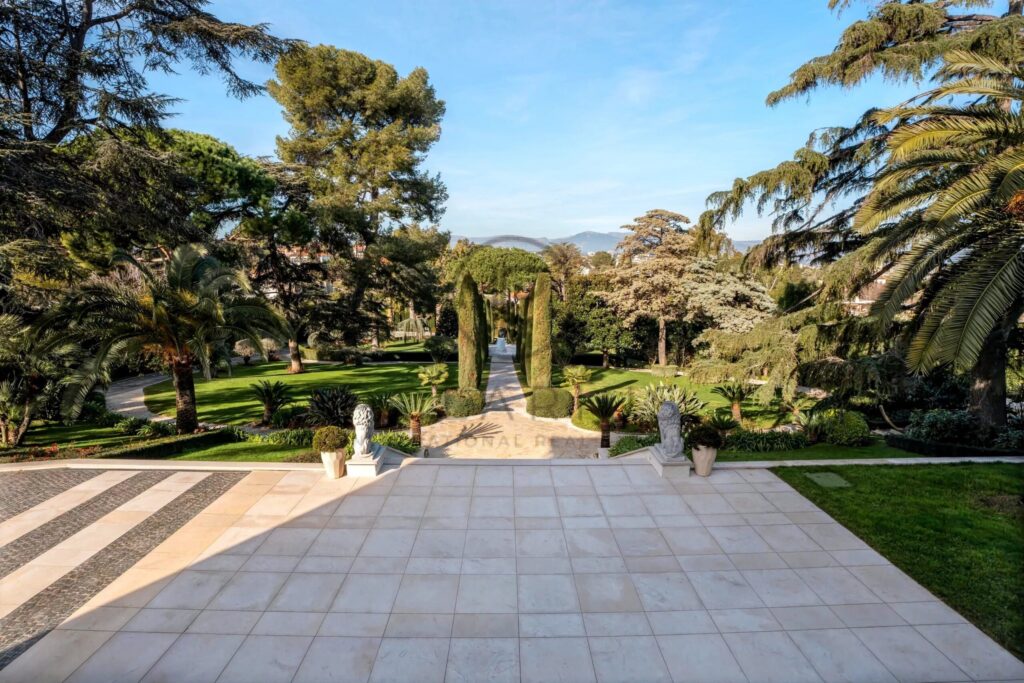 Domaine d’exception à vendre au Cap d’Antibes – Château du Cap – 15 pièces – 11 chambres – 1000 m²