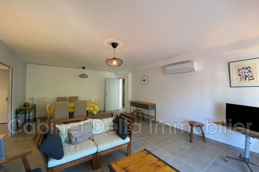 Appartement à louer à Sanary-sur-Mer — Vue sur la ville — photo 2