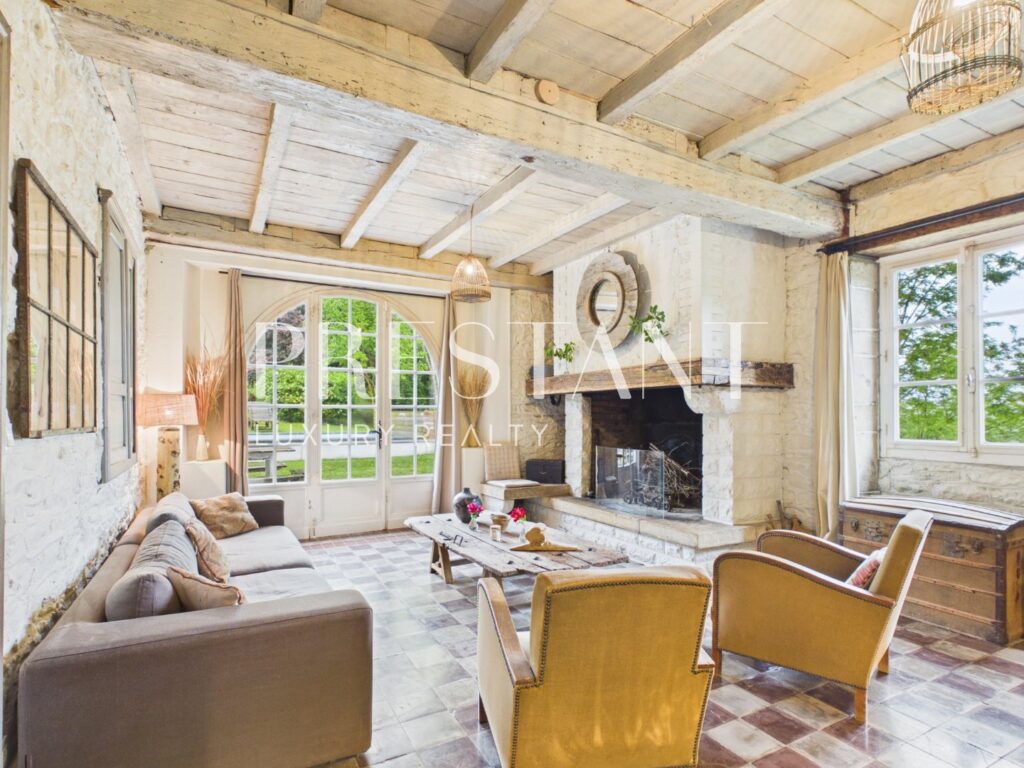 Maison – NR pièces – 10 chambres – 770 m²