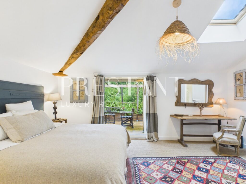 Maison – NR pièces – 10 chambres – 770 m²