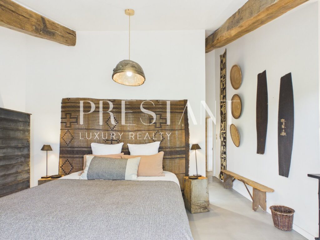 Maison – NR pièces – 10 chambres – 770 m²