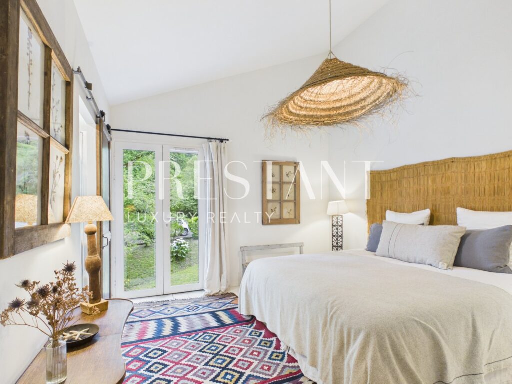 Maison – NR pièces – 10 chambres – 770 m²
