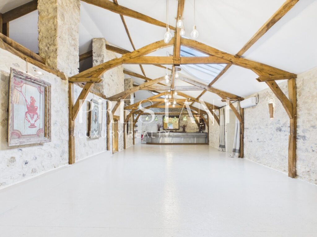 Maison – NR pièces – 10 chambres – 770 m²