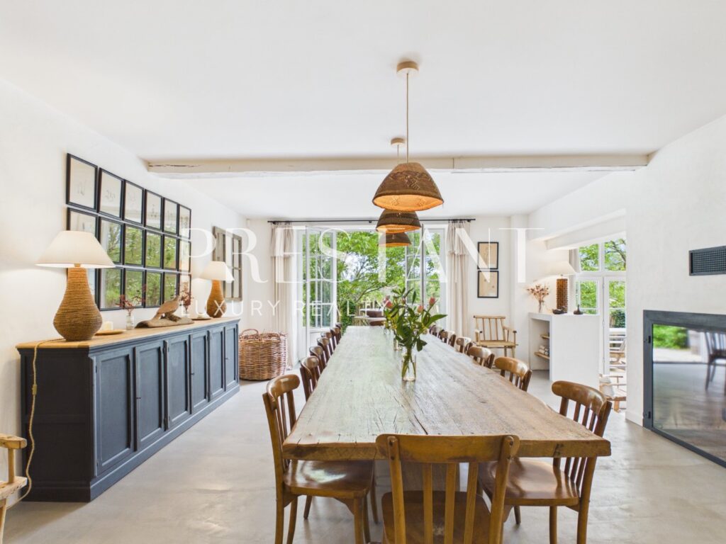 Maison – NR pièces – 10 chambres – 770 m²
