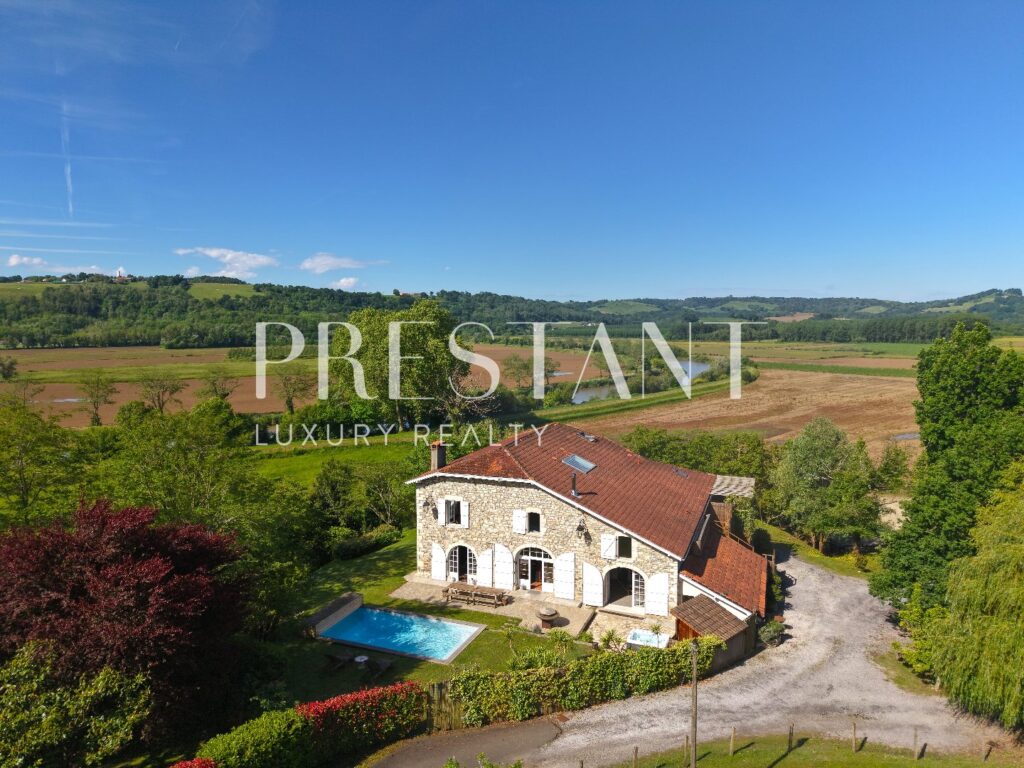 Maison – NR pièces – 10 chambres – 770 m²